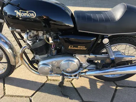 Norton Commando 850