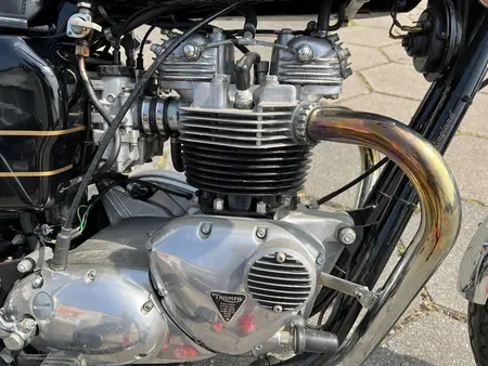 Triumph T 140V Bonneville Special