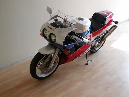Honda VFR 750R RC30