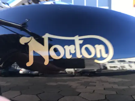 Norton Commando 850