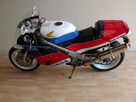 Honda VFR 750R RC30